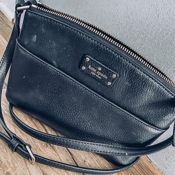 Small Kate Spade Satchel - Picture 1 of 2